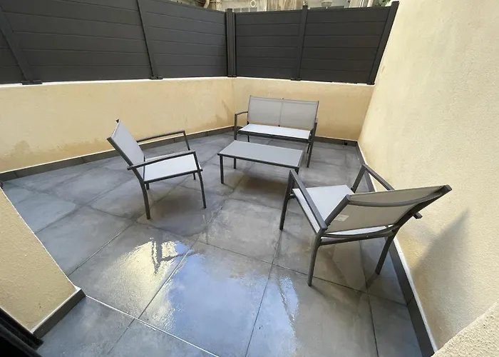 Marseille : Appartement T2 Avec Terrasse