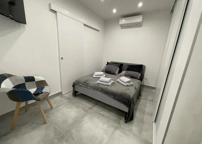 Marseille : Appartement T2 Avec Terrasse